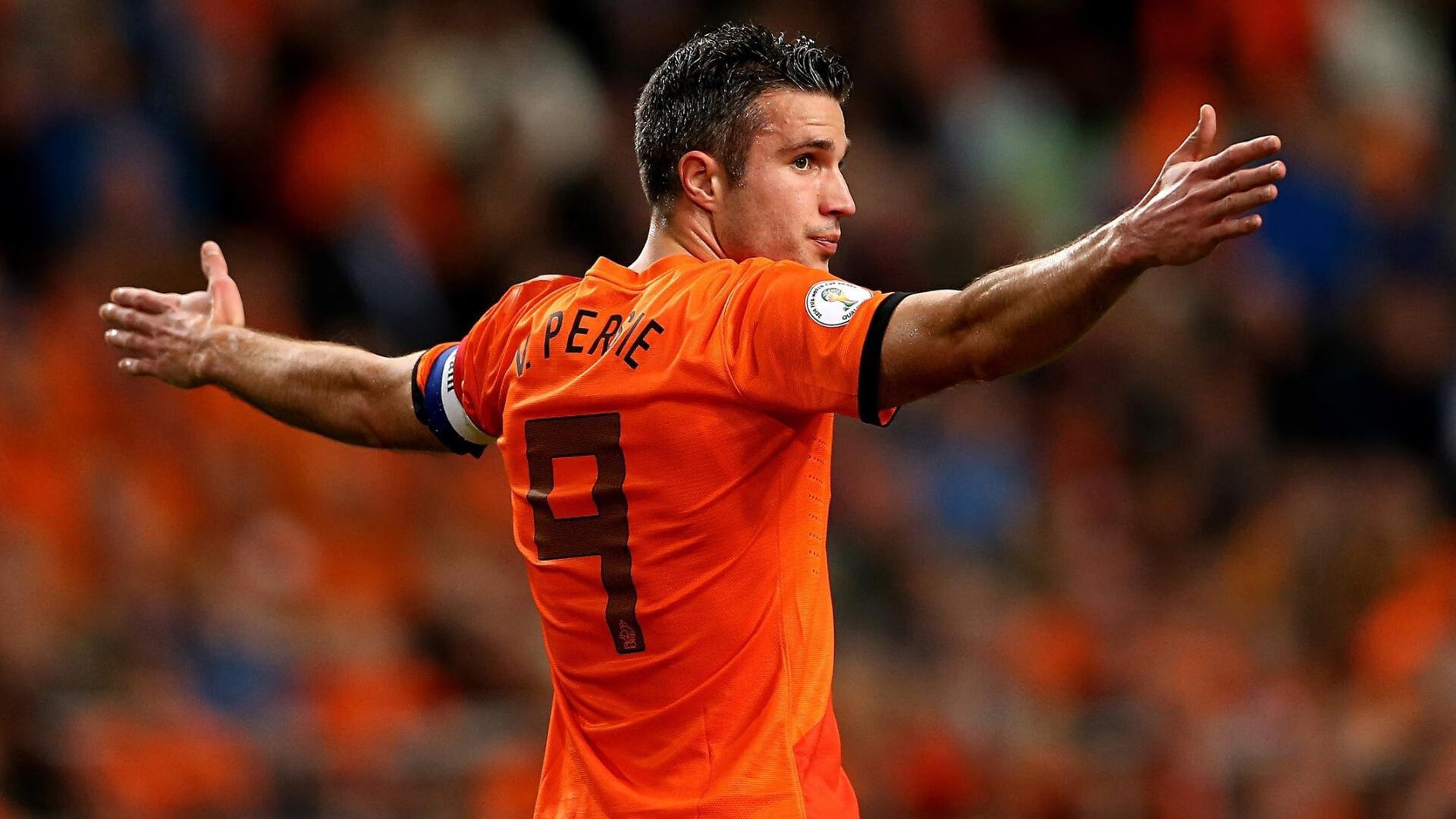 球员在国家队中被视为未来核心并纳入长期规划，球员在国家队和俱乐部有什么不同